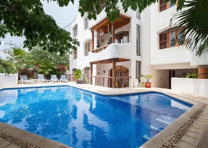 Private Terrace 3 Blocks To Mamitas & 5Th Ave, Gated With Pool Playa del Carmen