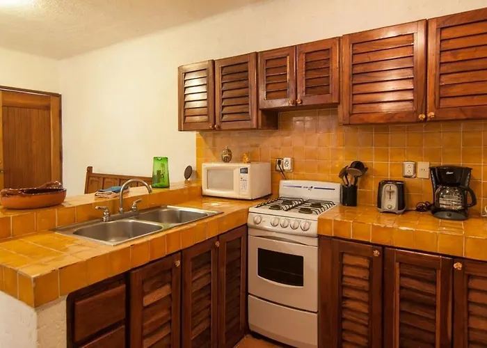 Private Terrace 3 Blocks To Mamitas & 5Th Ave, Gated With Pool * Playa del Carmen