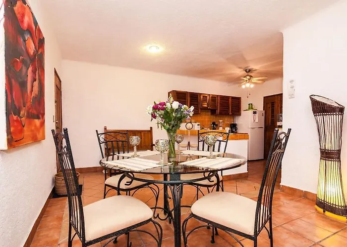 Private Terrace 3 Blocks To Mamitas & 5Th Ave, Gated With Pool * Playa del Carmen