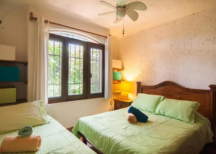 Private Terrace 3 Blocks To Mamitas & 5Th Ave, Gated With Pool Apartment Playa del Carmen