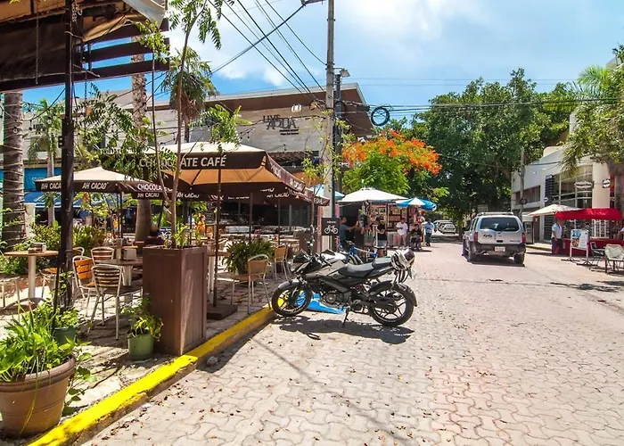 Private Terrace 3 Blocks To Mamitas & 5Th Ave, Gated With Pool * Playa del Carmen