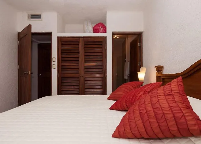 Private Terrace 3 Blocks To Mamitas & 5Th Ave, Gated With Pool Playa del Carmen