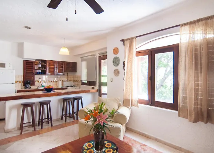 Apartment Private Terrace 3 Blocks To Mamitas & 5Th Ave, Gated With Pool Playa del Carmen