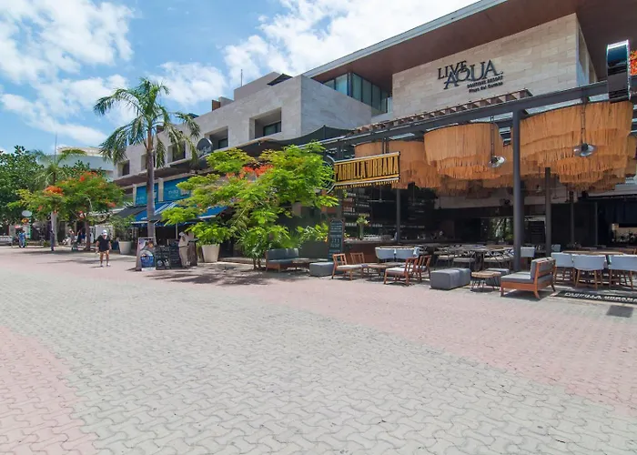 Private Terrace 3 Blocks To Mamitas & 5Th Ave, Gated With Pool Apartment Playa del Carmen