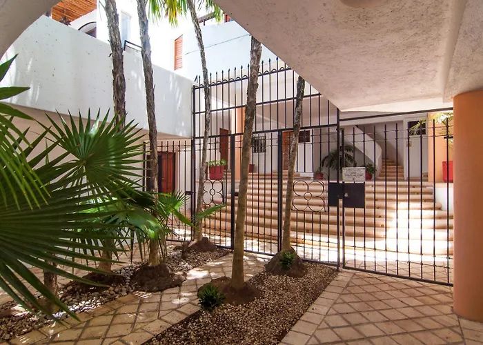 Private Terrace 3 Blocks To Mamitas & 5Th Ave, Gated With Pool * Playa del Carmen