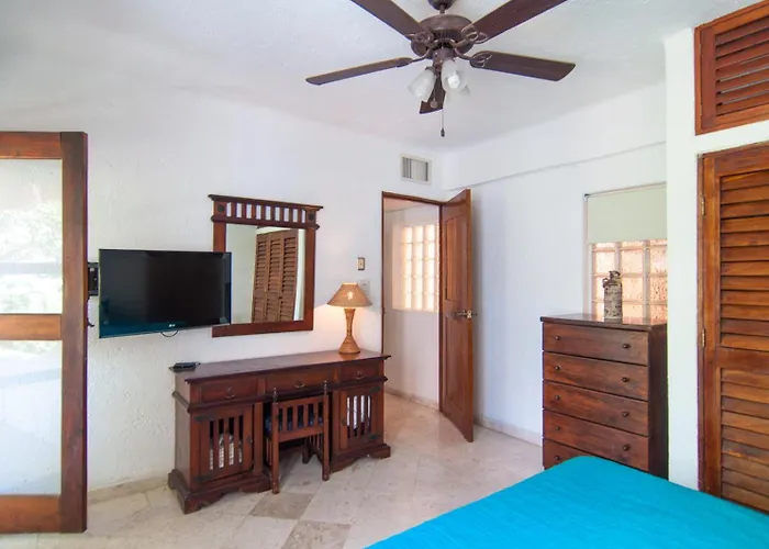 Private Terrace 3 Blocks To Mamitas & 5Th Ave, Gated With Pool Apartment Playa del Carmen