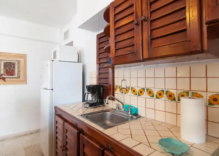 Private Terrace 3 Blocks To Mamitas & 5Th Ave, Gated With Pool *